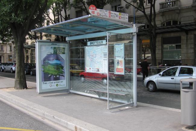 Bus shelters Lyon